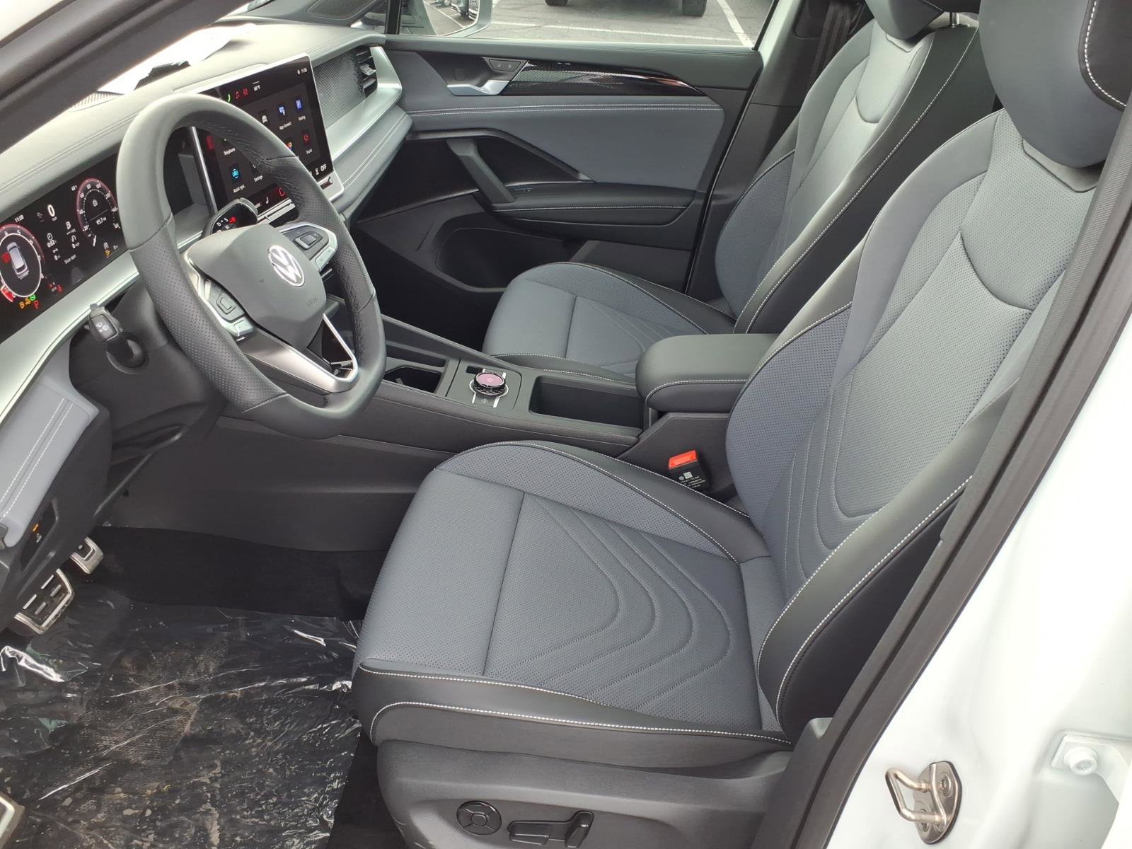 New 2026 Volkswagen Tiguan SE R-Line image 10