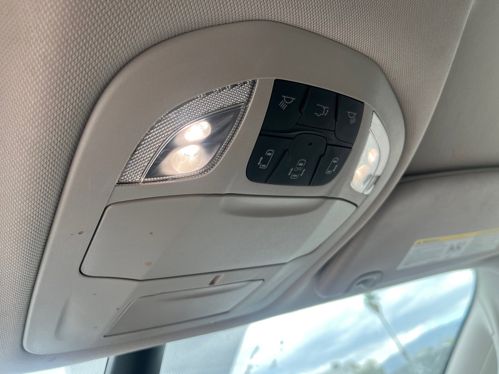 Certified 2023 Chrysler Pacifica Touring-L image 32