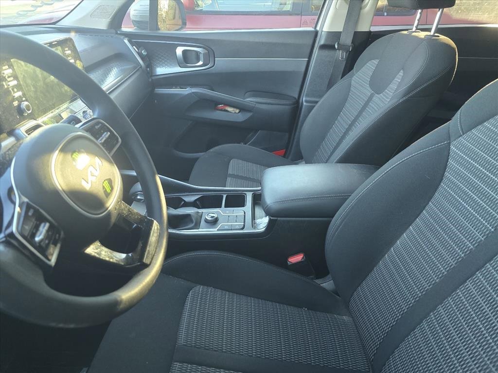 Used 2022 Kia Sorento LX image 9