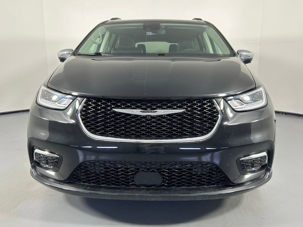 Used 2023 Chrysler Pacifica Limited FWD image 2