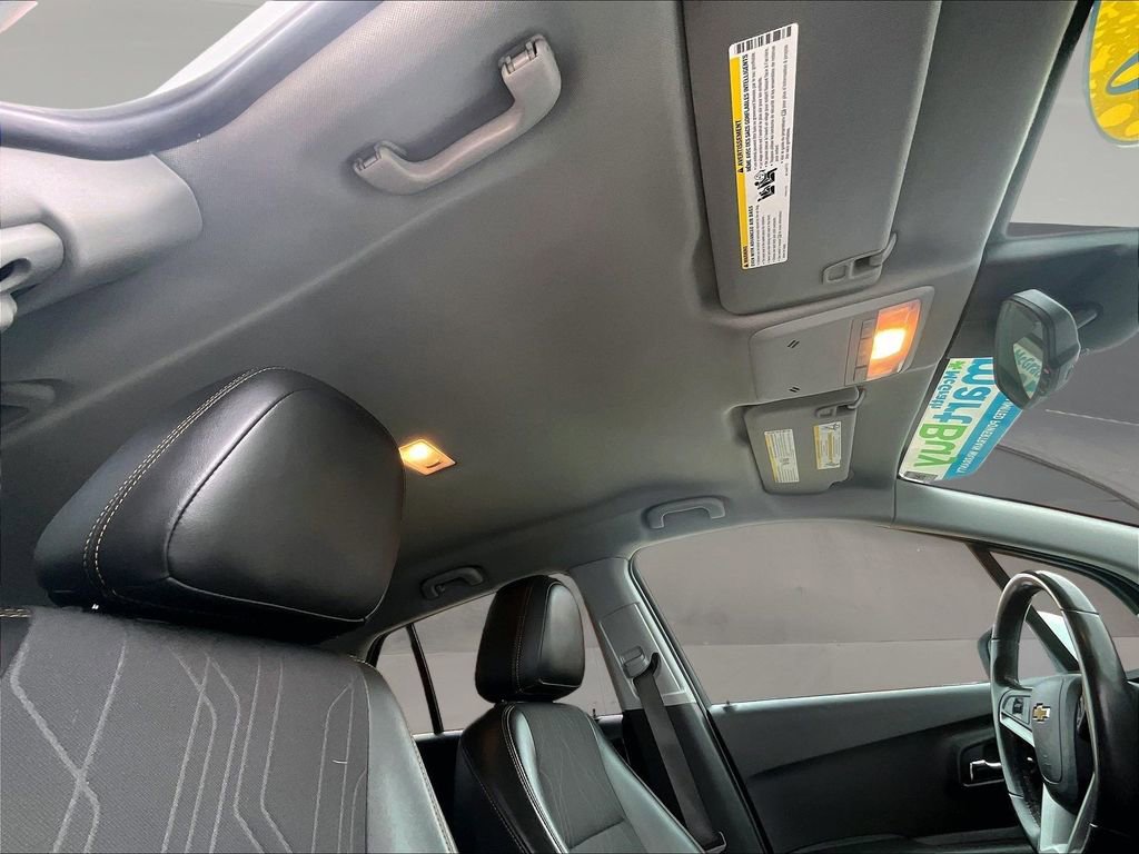 Used 2020 Chevrolet Trax LT w/ LT Convenience Package FWD image 29