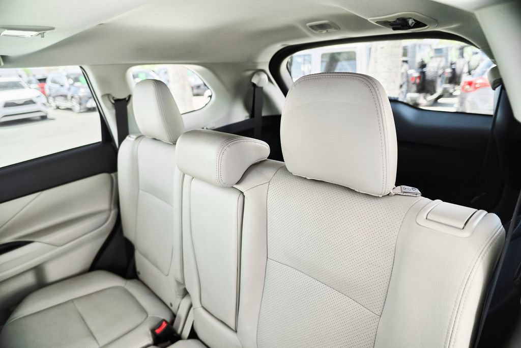Used 2016 Mitsubishi Outlander SEL FWD image 39