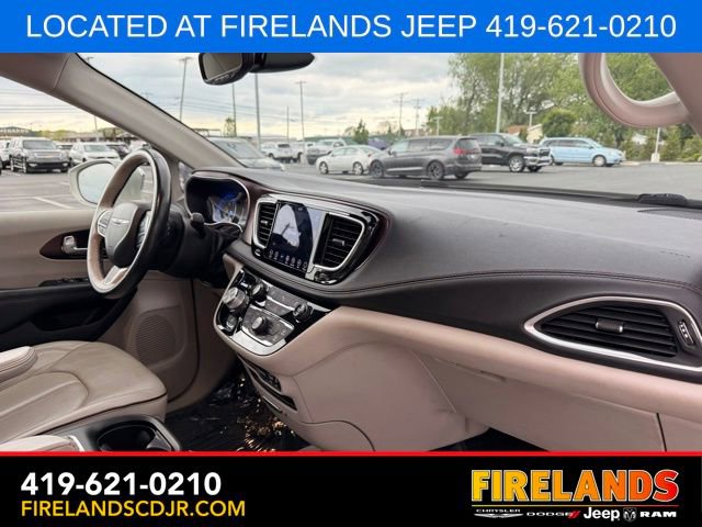 Used 2019 Chrysler Pacifica Limited FWD image 19