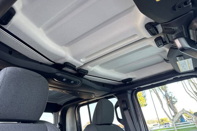 New 2025 Jeep Gladiator Sport AWD/4WD image 16