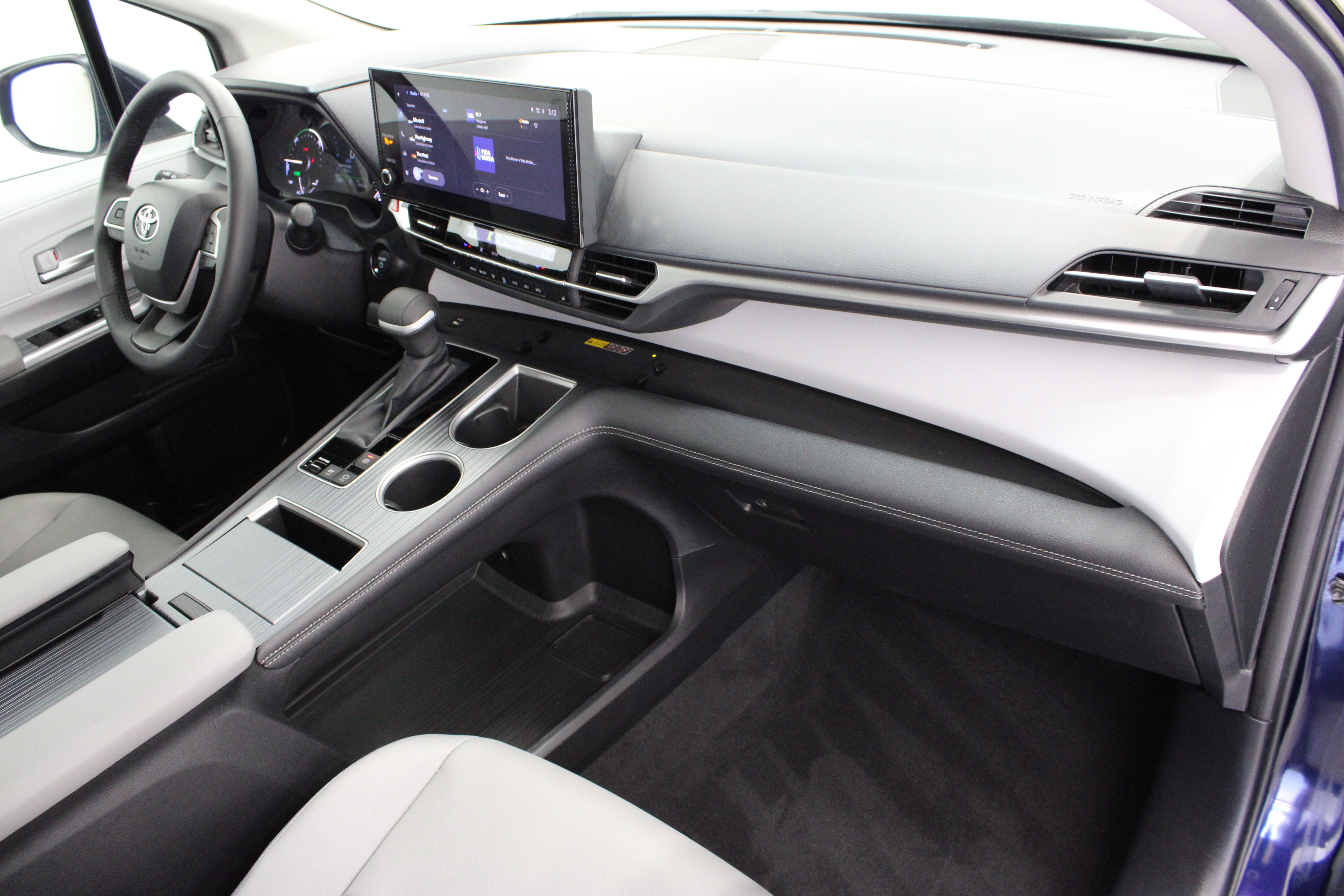 Certified 2026 Toyota Sienna XLE FWD image 37