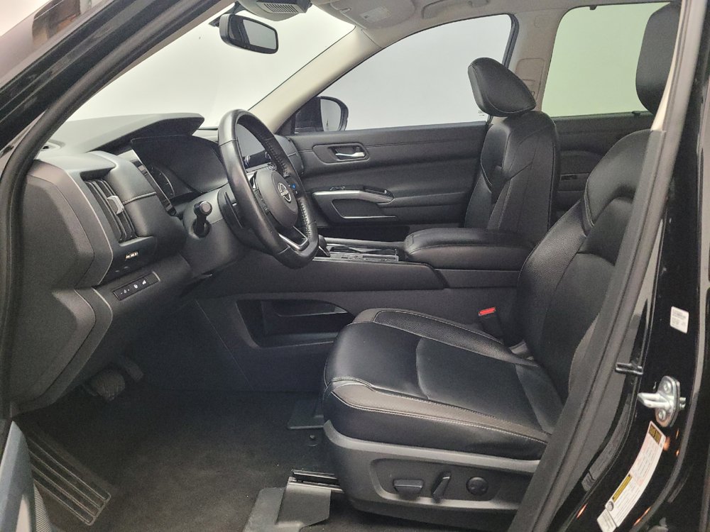 Used 2022 Nissan Pathfinder SL w/ SL Black Package FWD image 17