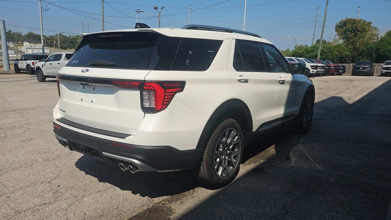 New 2027 Ford Explorer Platinum w/ 3.0L Ultimate Package AWD/4WD image 6