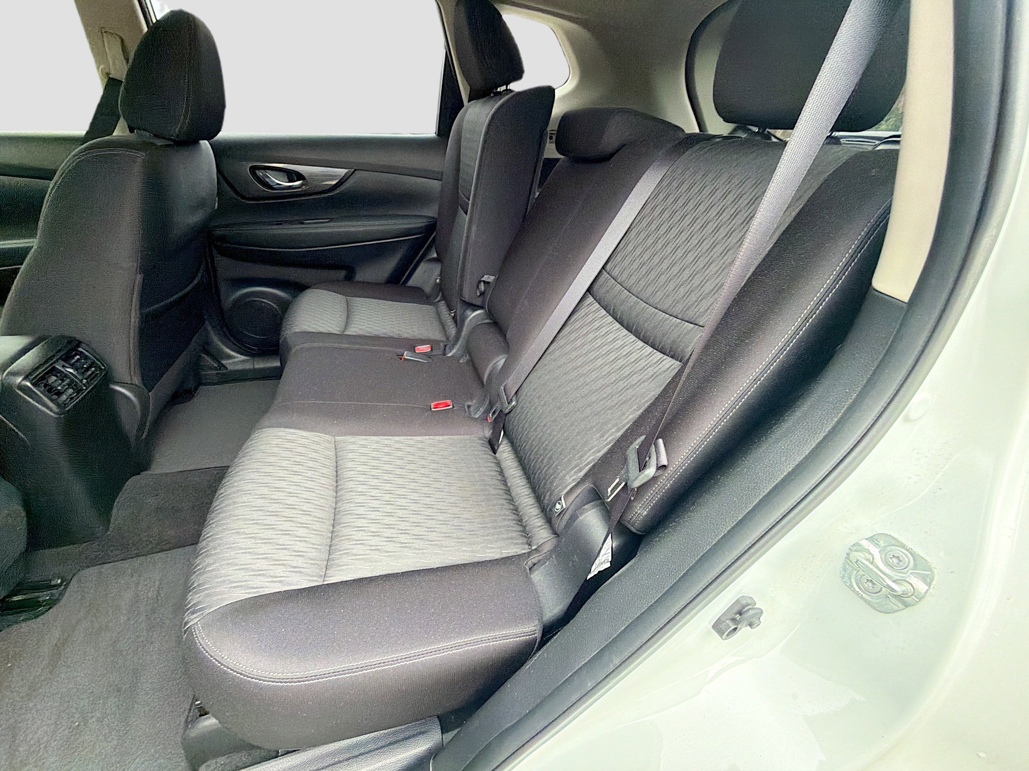 Used 2018 Nissan Rogue SV image 21