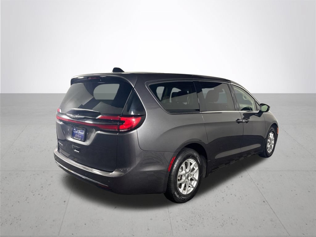 Certified 2023 Chrysler Pacifica Touring-L FWD image 7