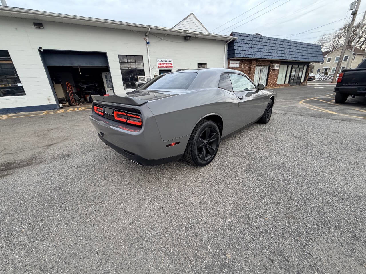 Used 2019 Dodge Challenger SXT image 9