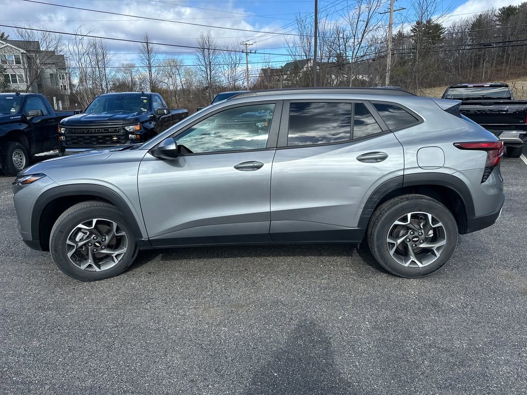 Used 2024 Chevrolet Trax LT w/ Driver Confidence Package image 2