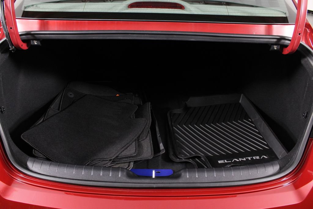 Certified 2025 Hyundai Elantra SEL FWD image 17