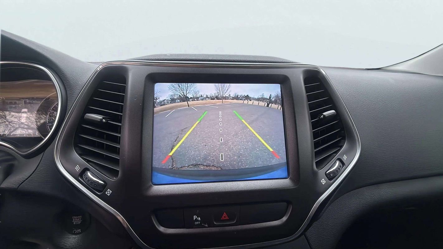 Used 2019 Jeep Cherokee Trailhawk w/ Cold Weather Group image 12