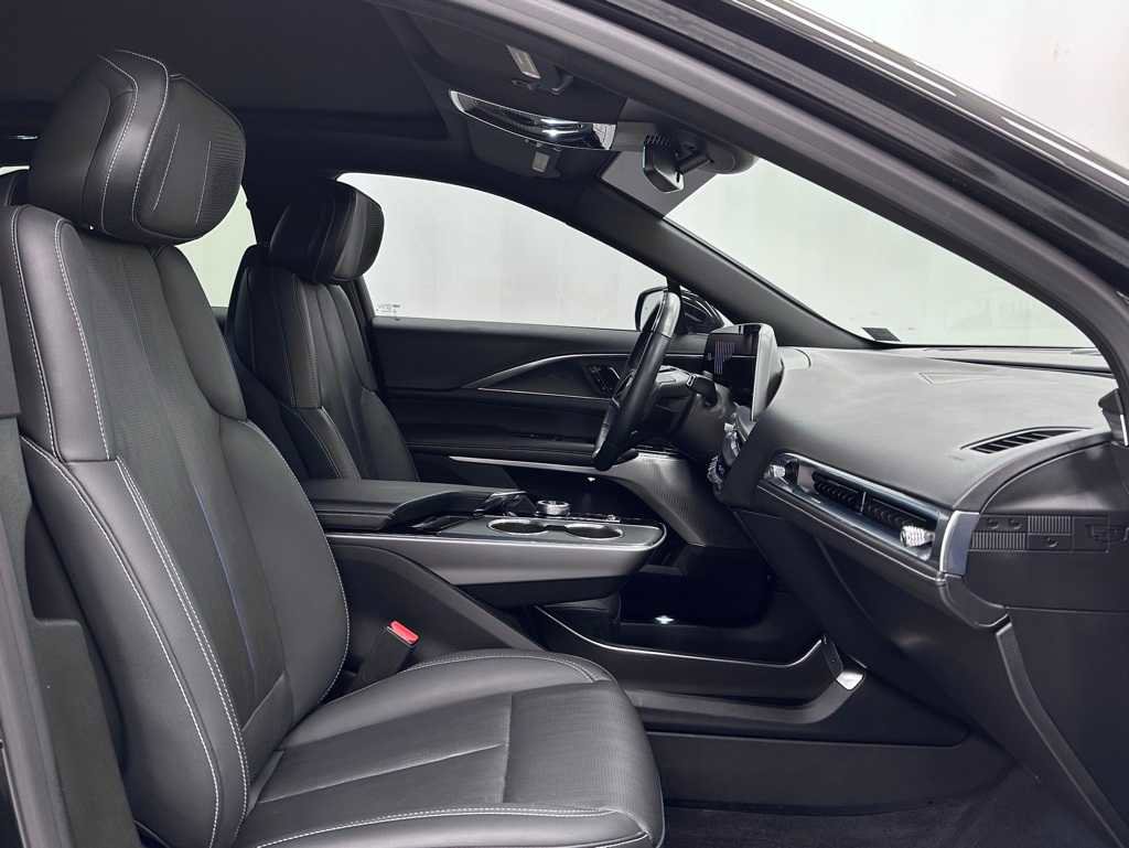 Used 2024 Cadillac Lyriq Luxury image 17