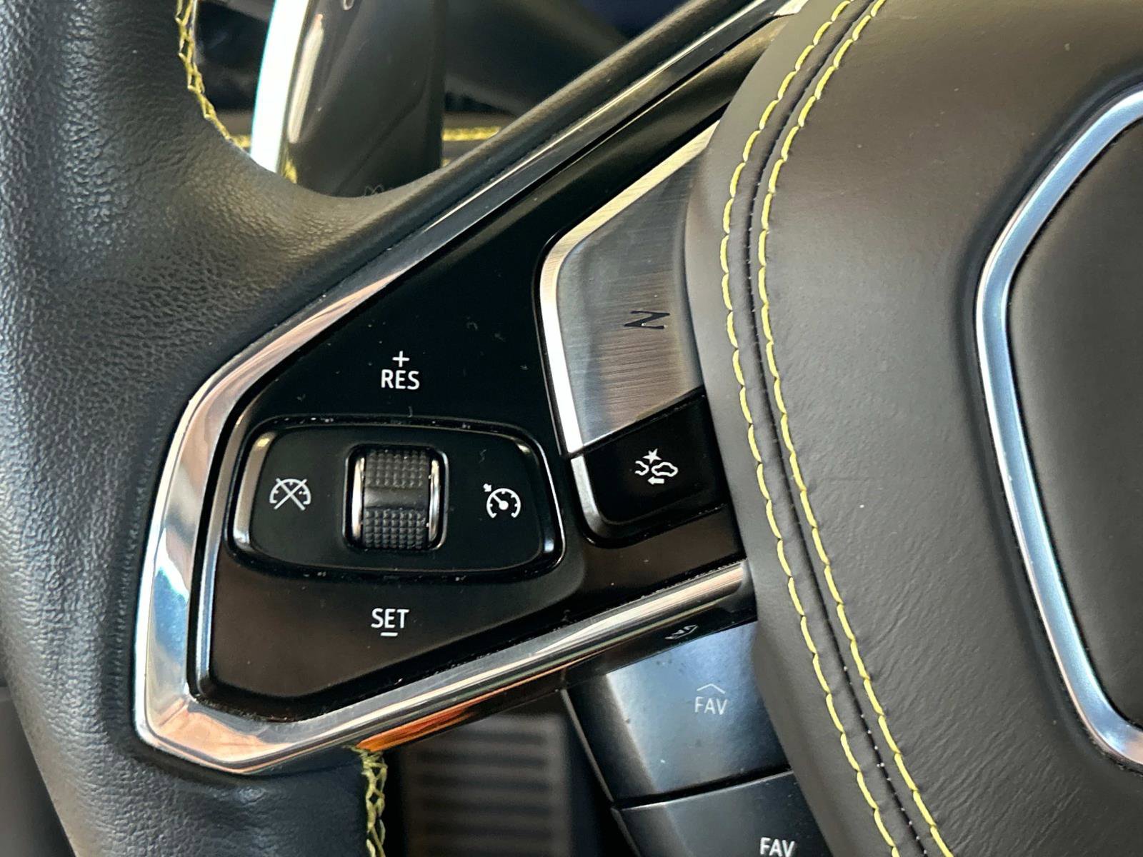 Used 2024 Chevrolet Corvette Stingray Premium Conv w/ Z51 Performance Package image 15