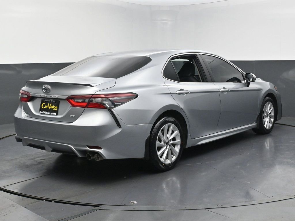 Used 2021 Toyota Camry SE image 4