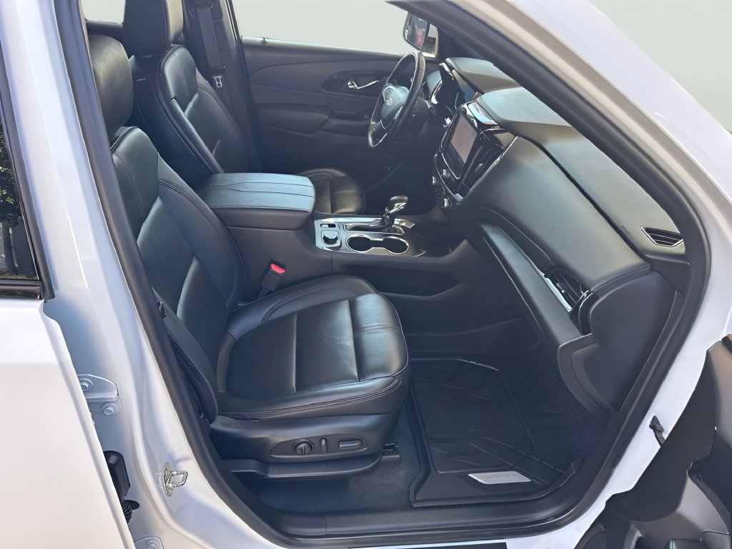 Used 2023 Chevrolet Traverse RS w/ LPO, Floor Liner Package AWD/4WD image 16