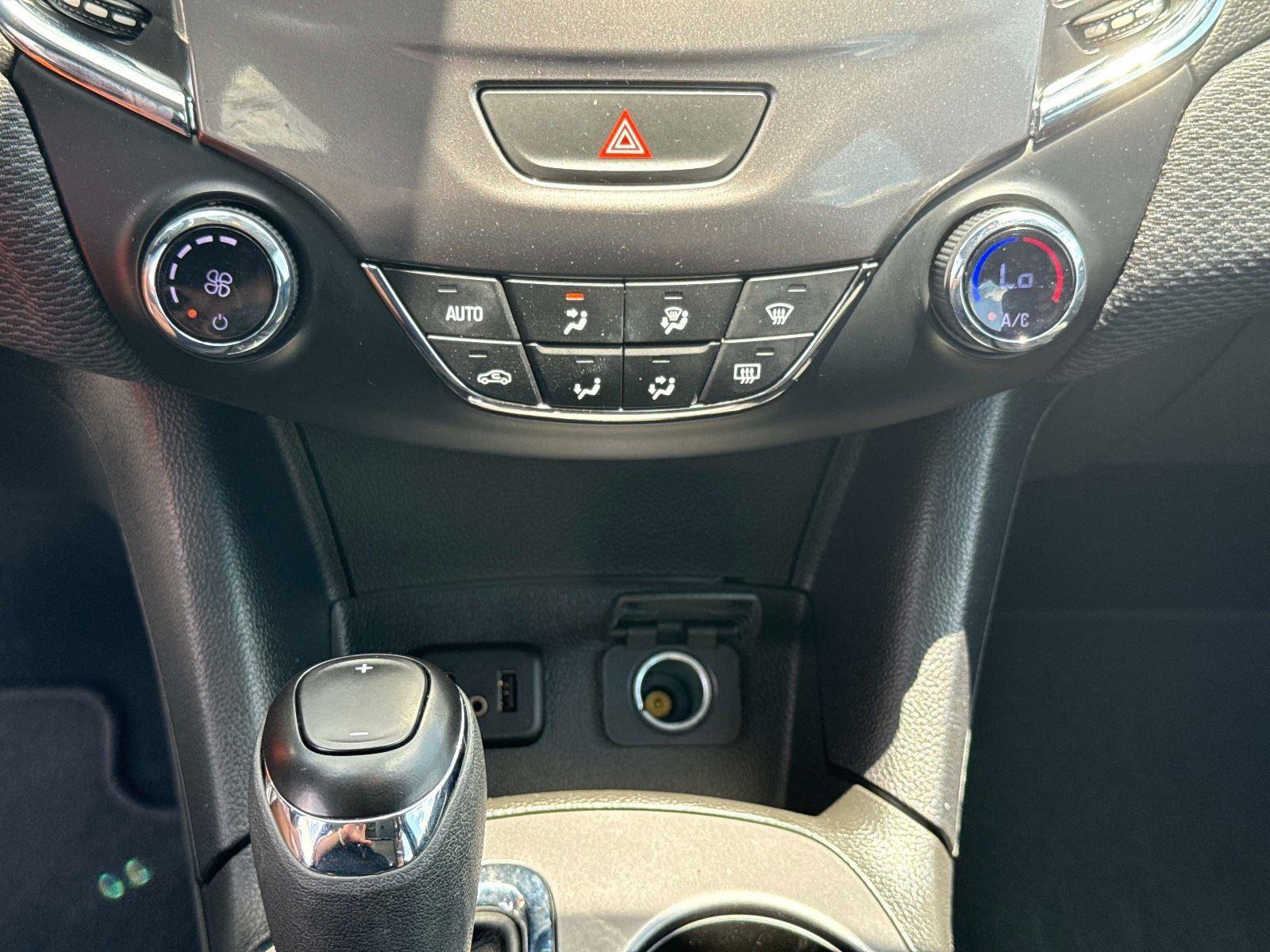 Used 2019 Chevrolet Cruze LT FWD image 22