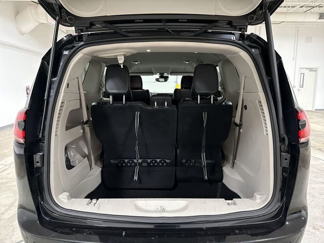 Used 2024 Chrysler Pacifica Touring-L FWD image 23