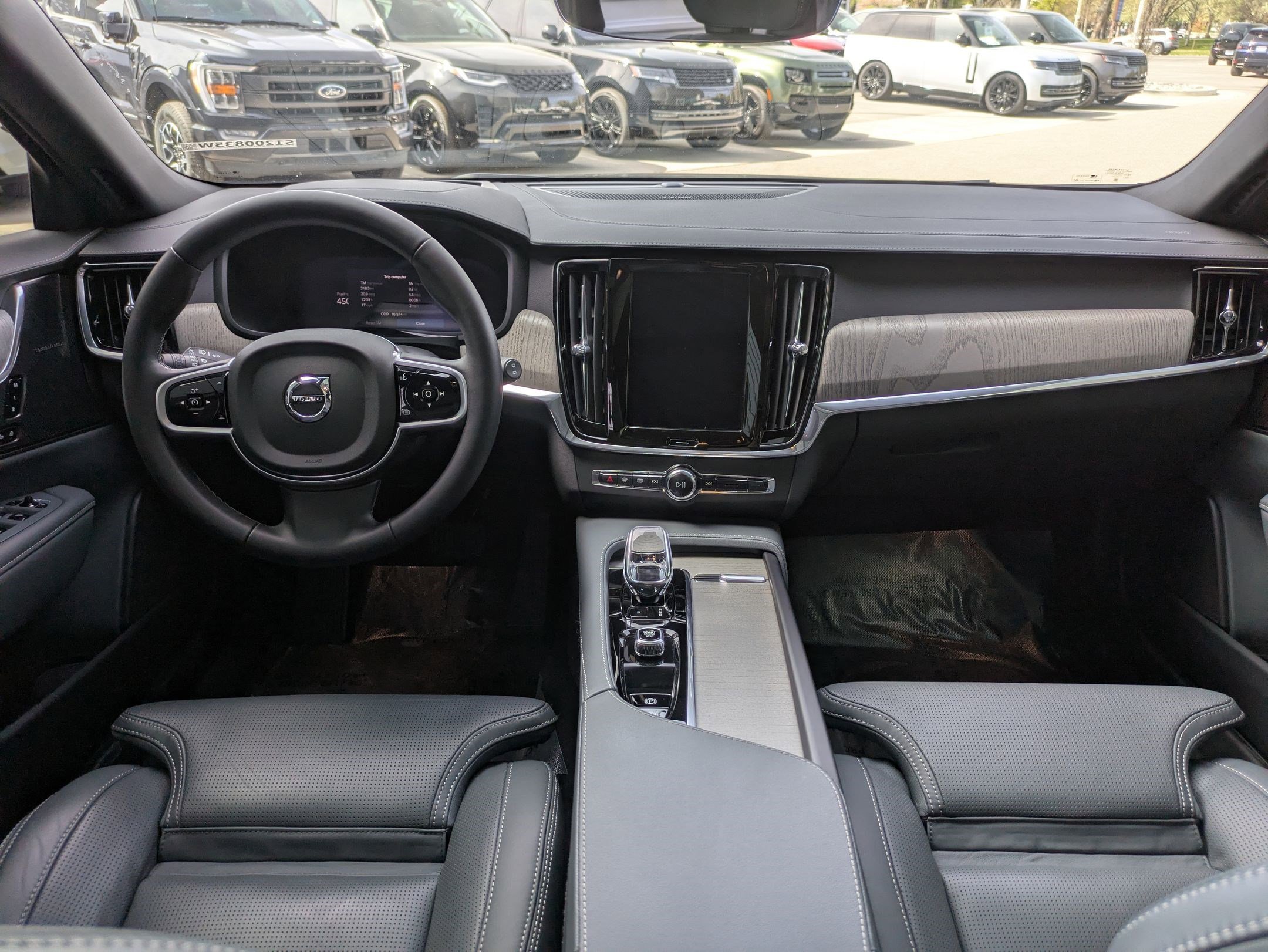 Used 2025 Volvo V90 B6 Cross Country Ultra AWD/4WD image 27