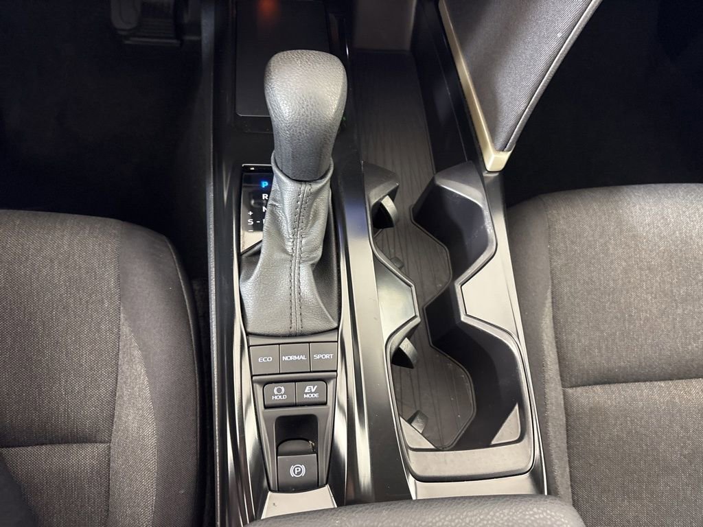 Used 2025 Toyota Camry LE image 28