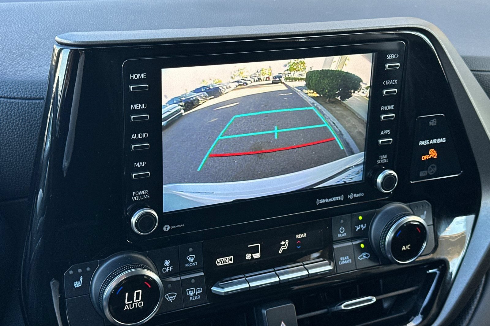 Used 2022 Toyota Highlander XLE FWD image 20