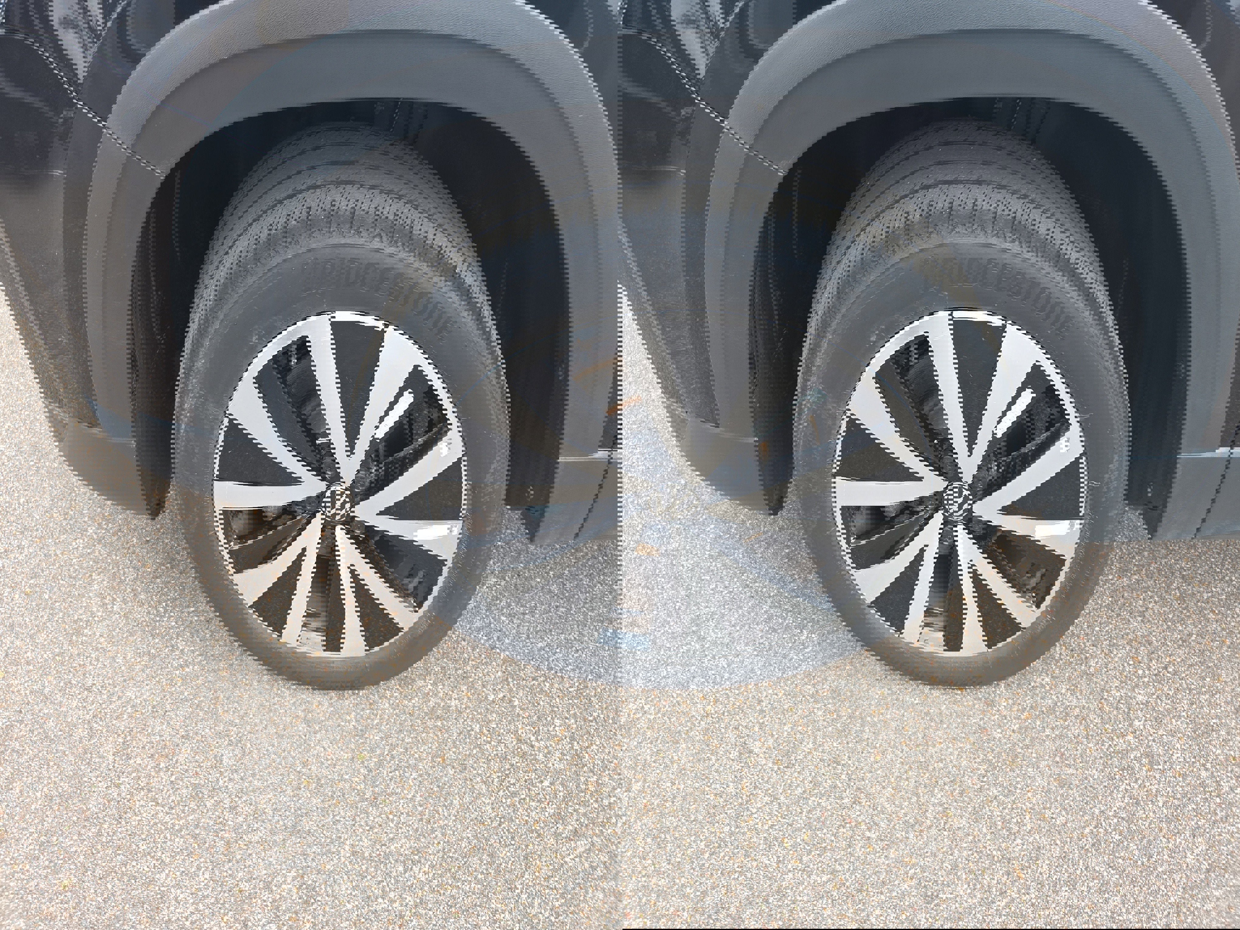 Used 2024 Volkswagen Taos SE image 9