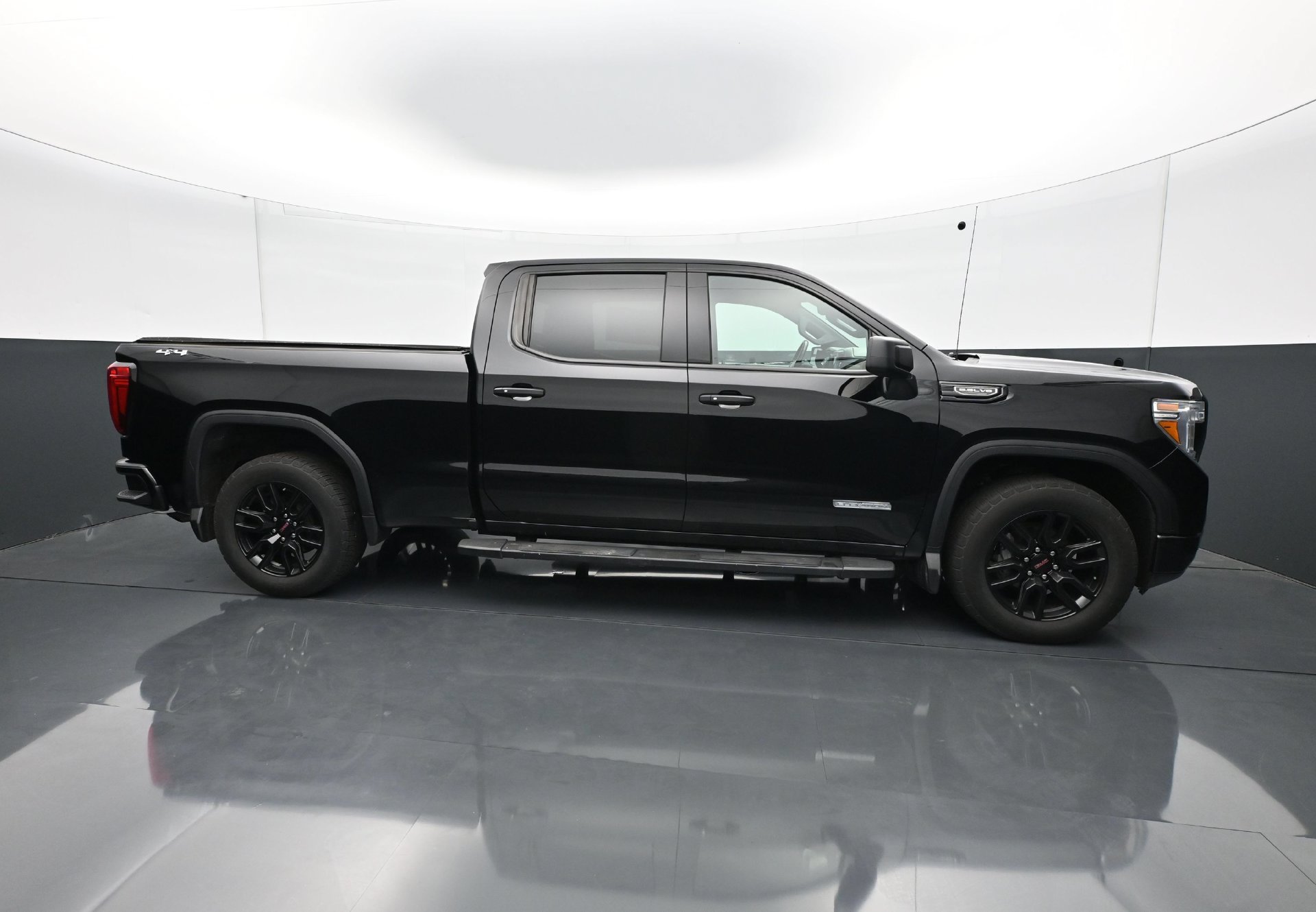 Used 2020 GMC Sierra 1500 Elevation w/ Elevation Value Package AWD/4WD image 8