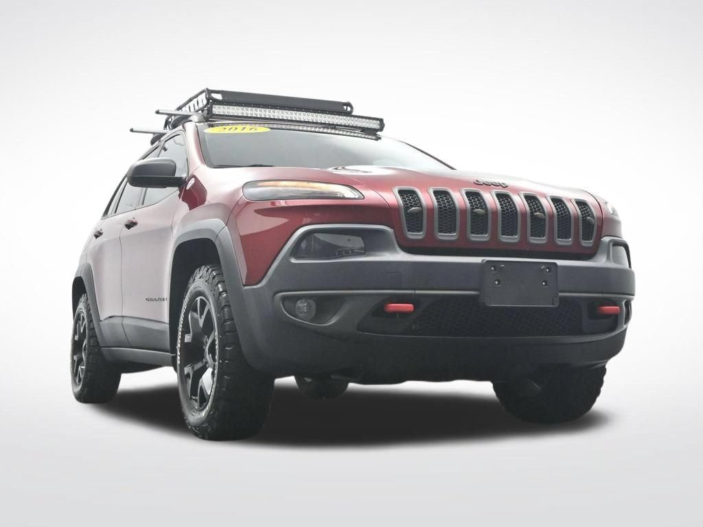 Used 2016 Jeep Cherokee Trailhawk w/ Comfort/Convenience Group AWD/4WD image 34