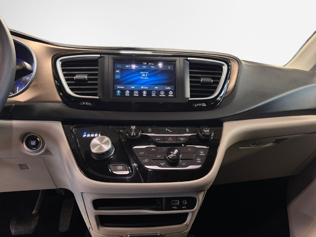 Used 2018 Chrysler Pacifica LX FWD image 22