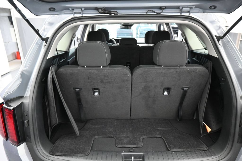 Used 2023 Kia Sorento LX FWD image 38