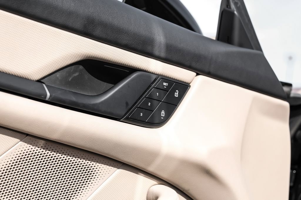 Used 2022 Porsche Taycan image 42