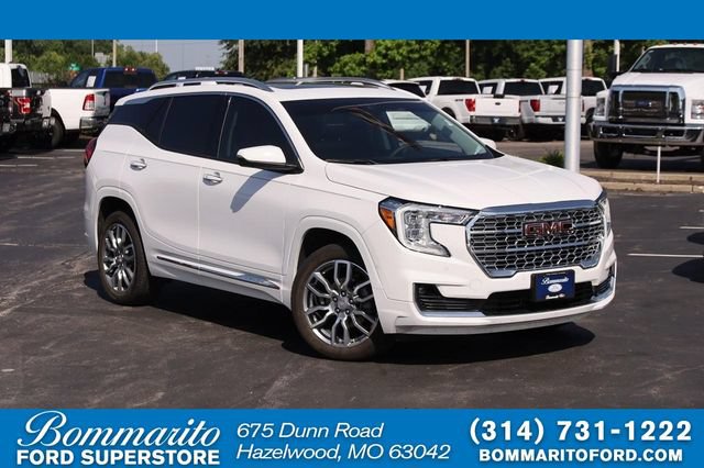 Used 2024 GMC Terrain Denali w/ Denali Premium Package AWD/4WD image 1