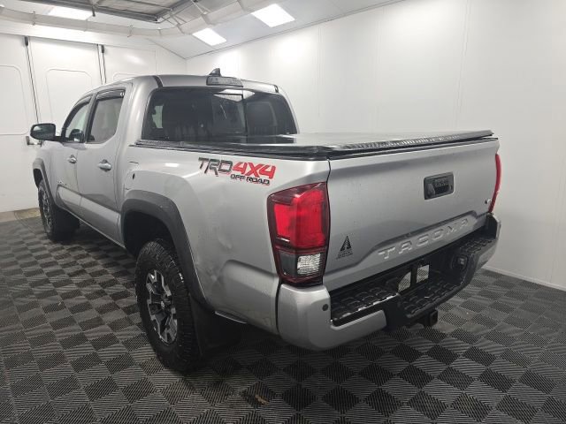 Used 2018 Toyota Tacoma TRD Off-Road w/ Technology Package AWD/4WD image 4