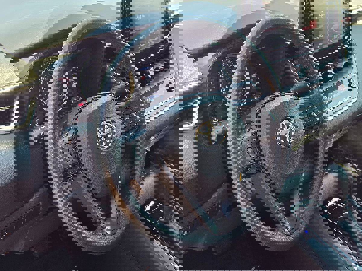 Used 2022 Toyota Corolla LE image 20