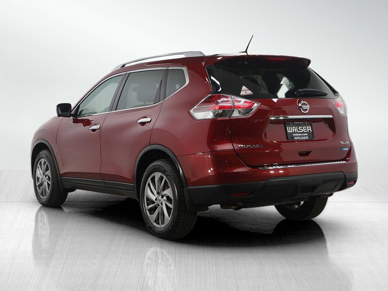 Used 2014 Nissan Rogue SL w/ SL Premium Package image 3