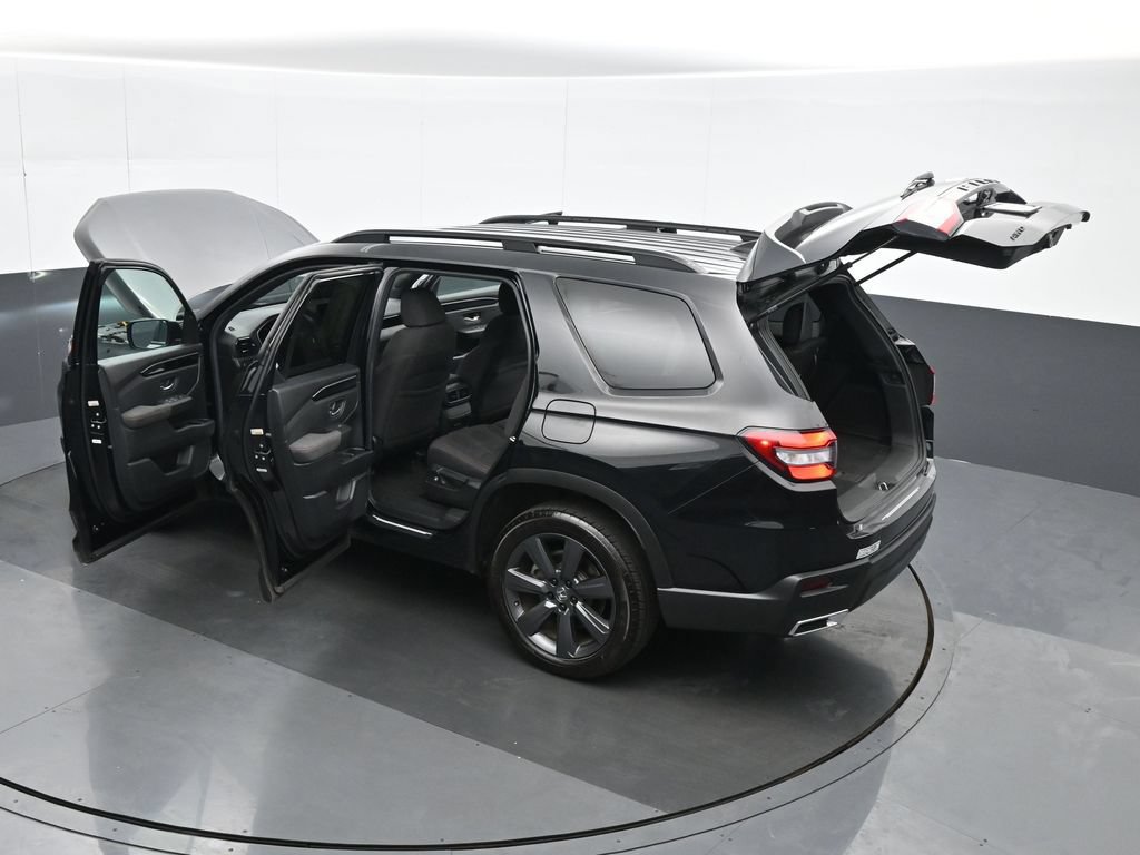 Used 2025 Honda Pilot Sport image 39
