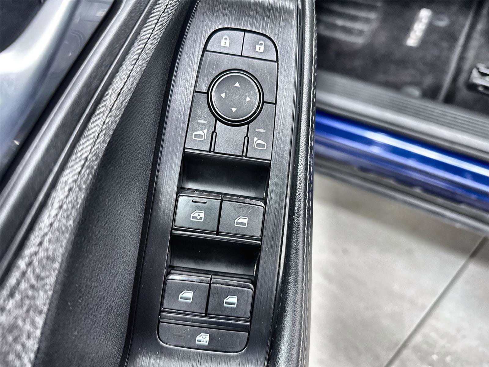 Used 2023 Nissan Rogue SV AWD/4WD image 12