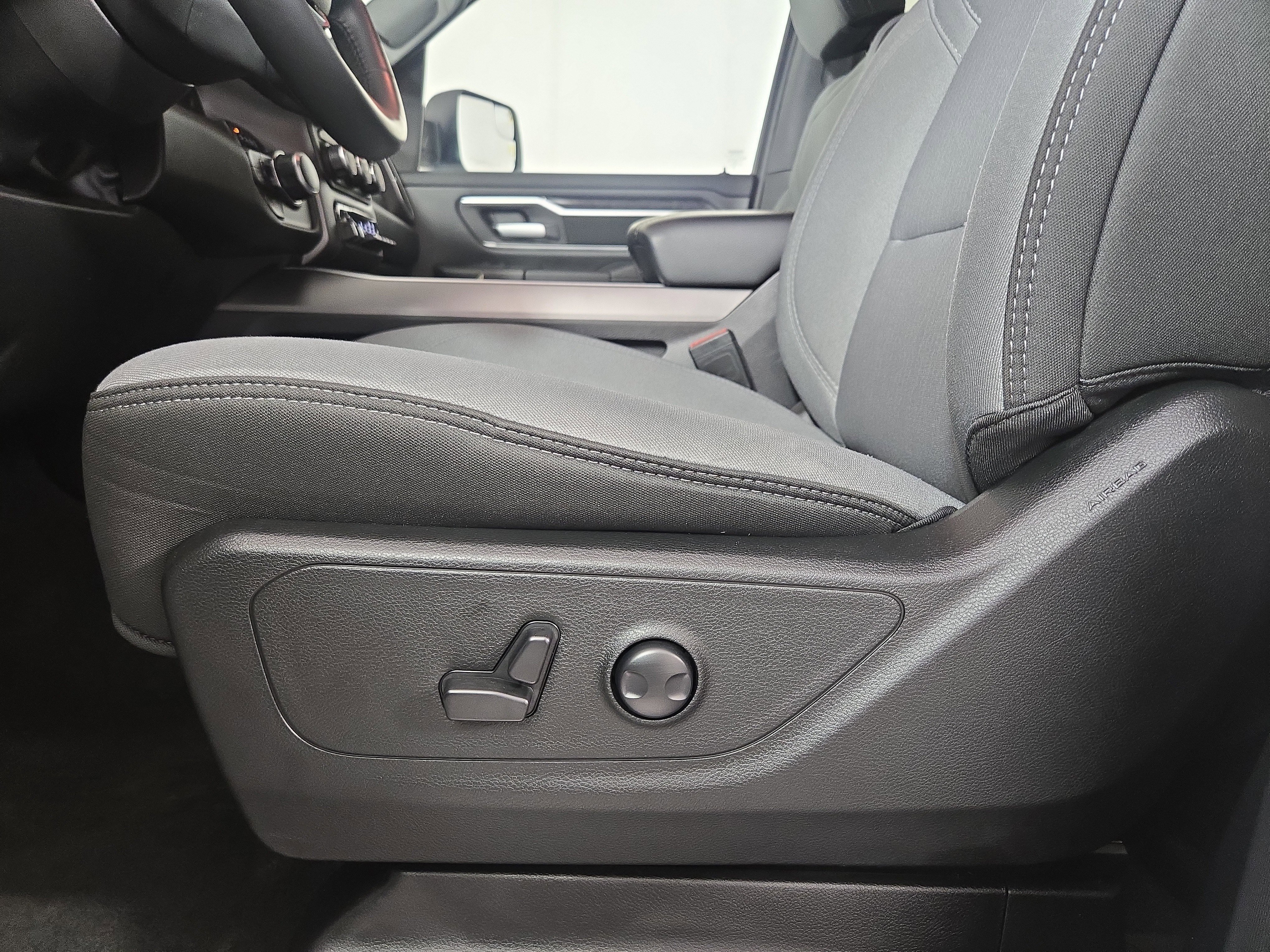 Used 2023 RAM 1500 Big Horn image 30