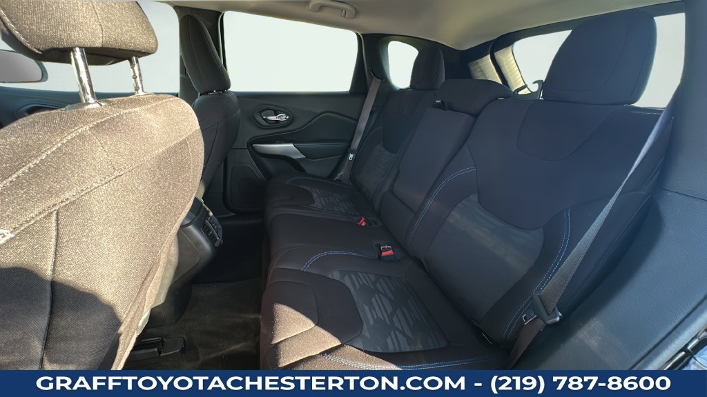 Used 2020 Jeep Cherokee Latitude AWD/4WD image 25