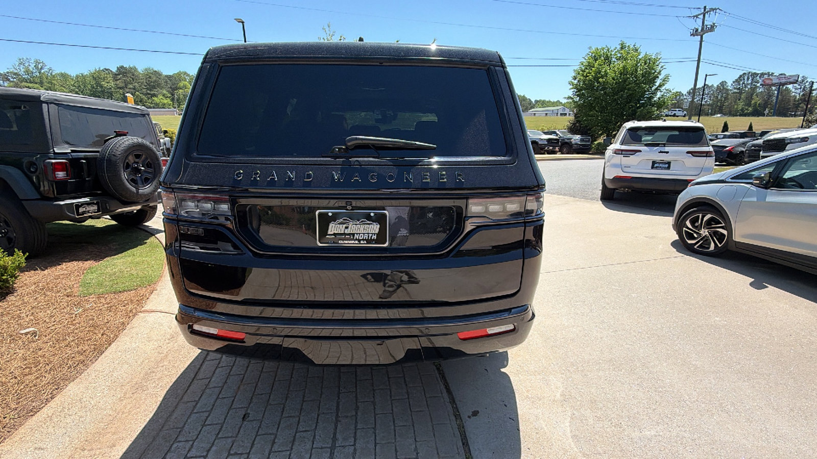 Used 2025 Jeep Grand Wagoneer Series III w/ Rear Seat Video Group 1 AWD/4WD image 9