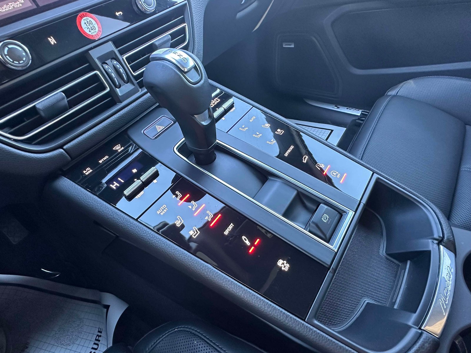 Used 2022 Porsche Macan S image 13