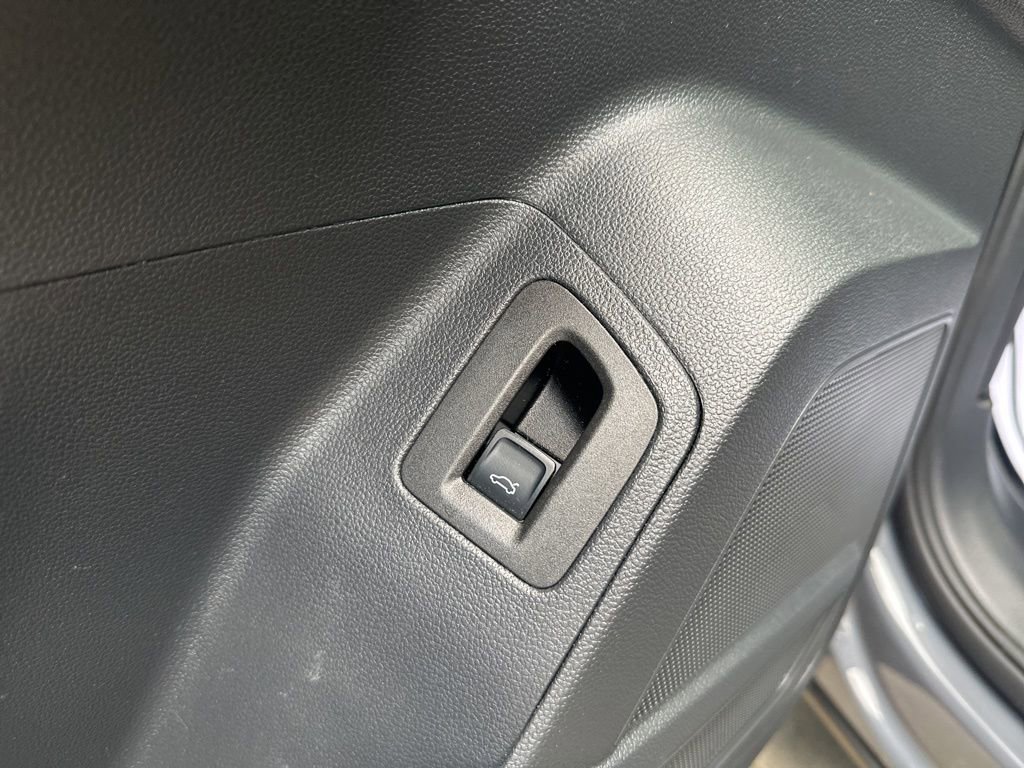 Used 2021 Volkswagen Atlas Cross Sport SE image 18