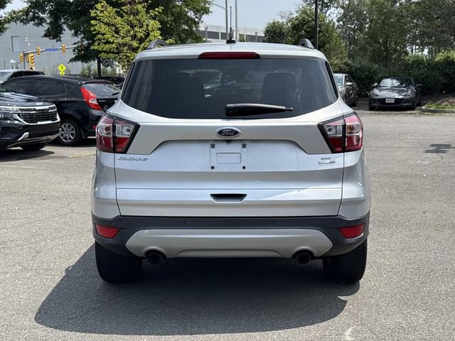 Used 2017 Ford Escape SE w/ Equipment Group 201A AWD/4WD image 3