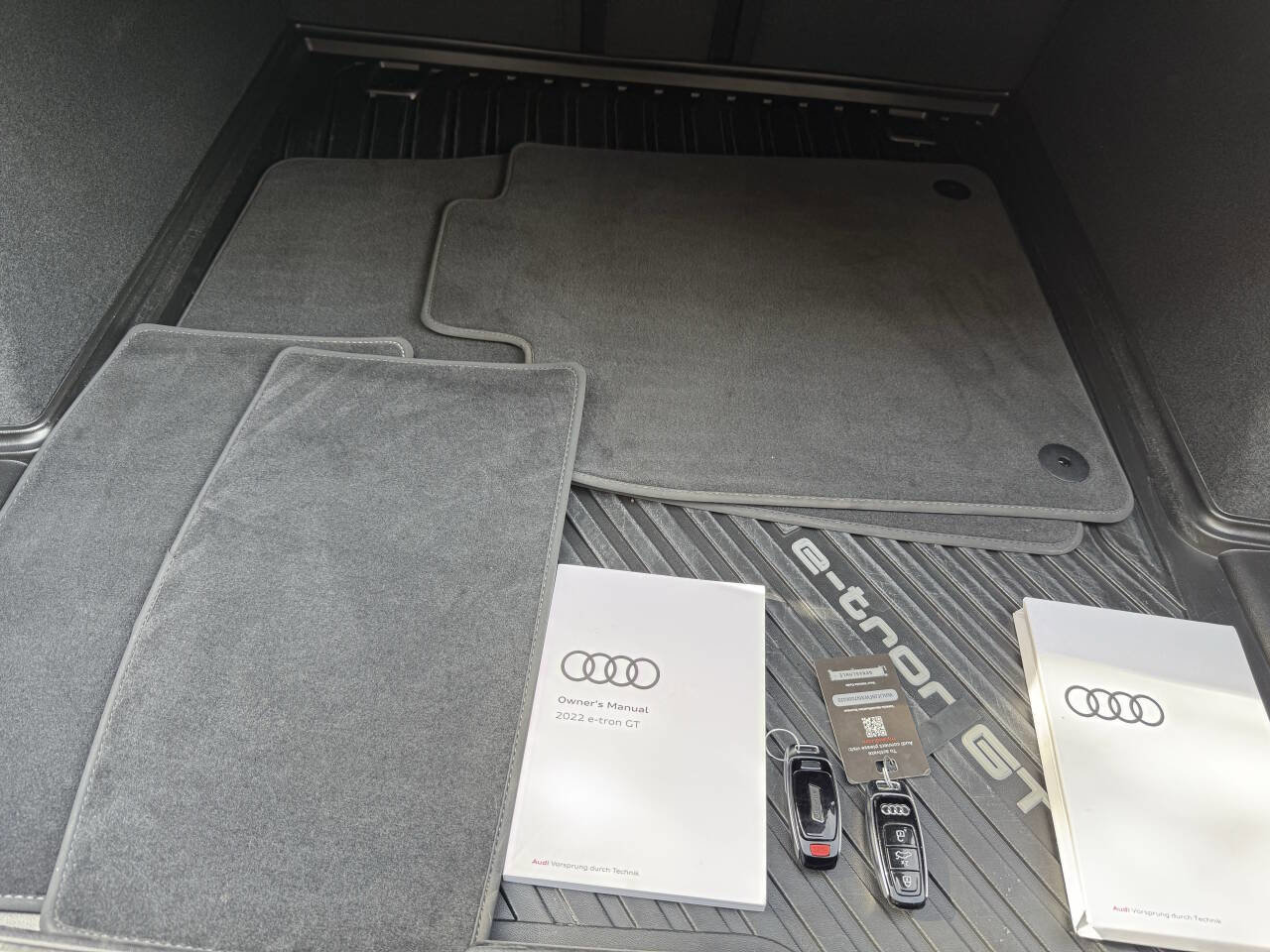 Used 2022 Audi e-tron GT Premium Plus image 45