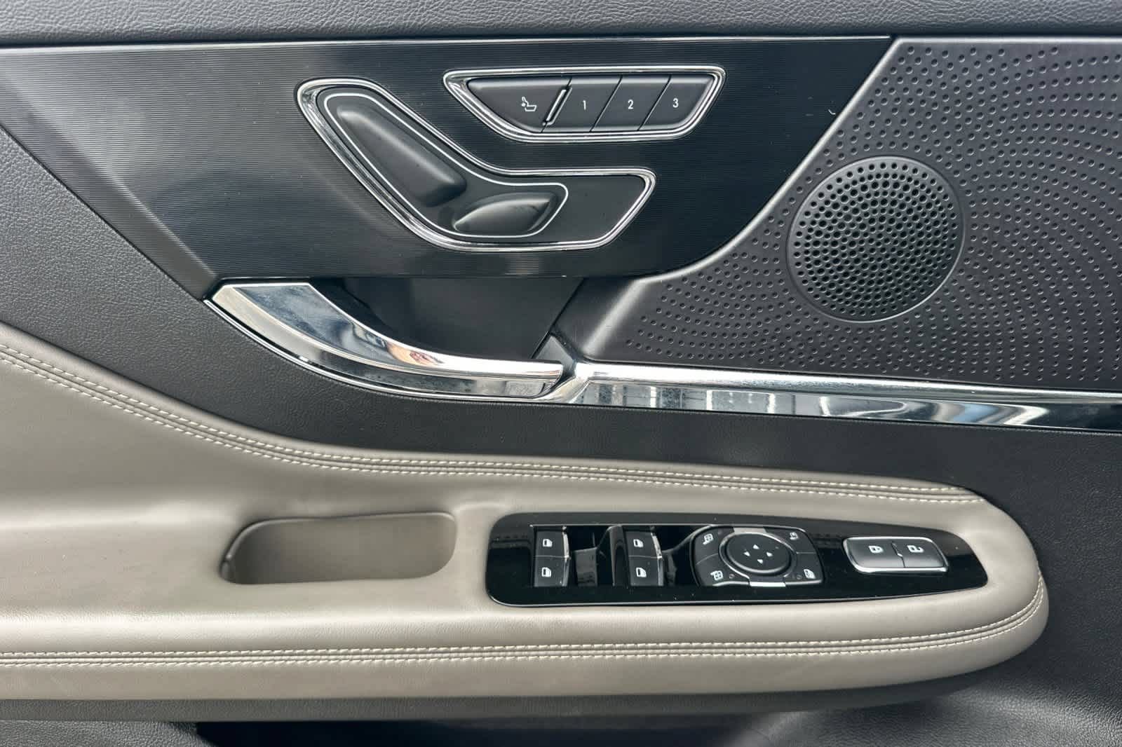 Certified 2024 Lincoln Corsair FWD image 13