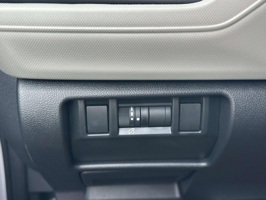 Used 2025 Subaru Forester Base image 30