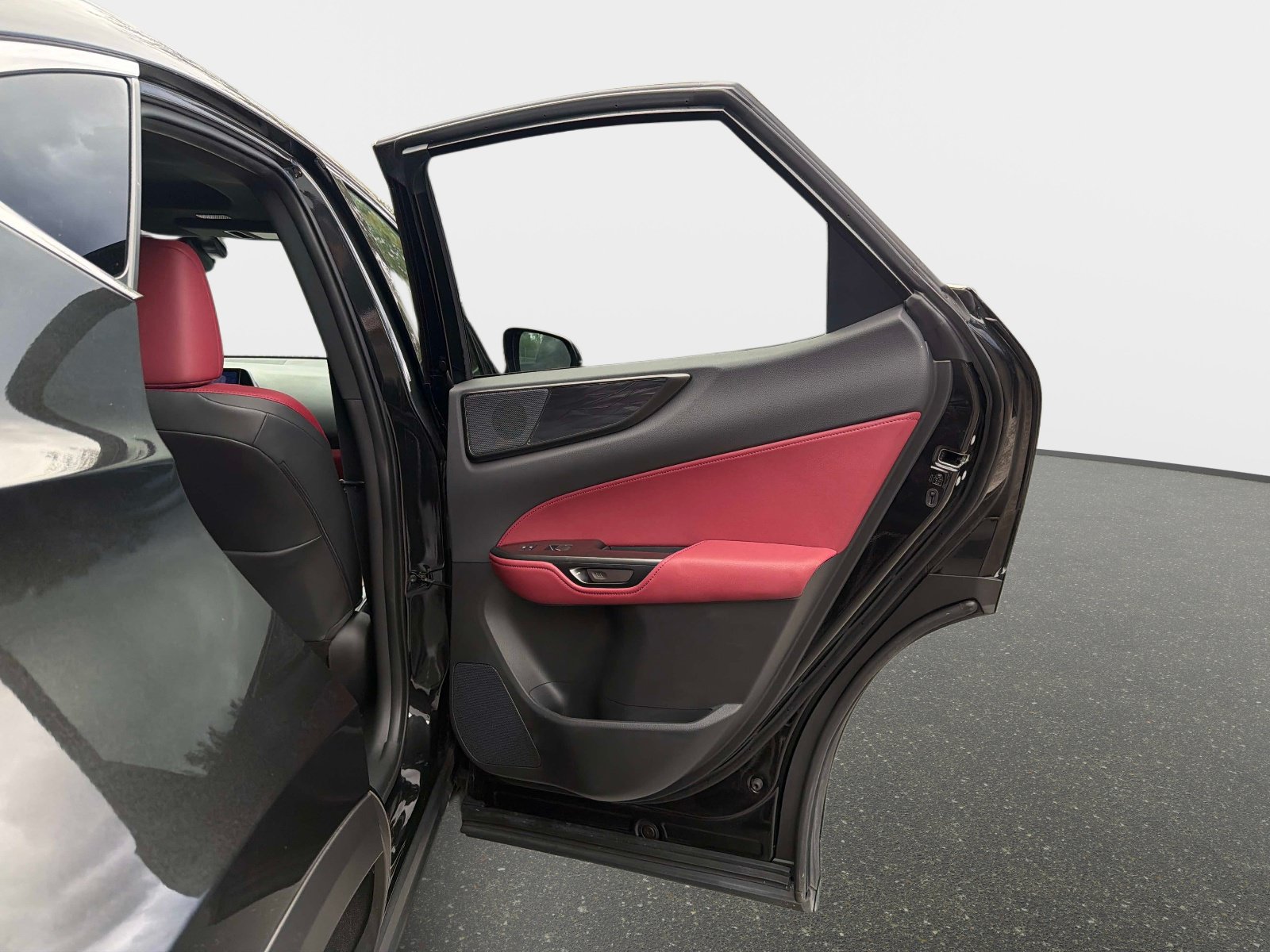 Used 2025 Lexus NX 250 FWD w/ Towing Package (2000 Lbs) image 25
