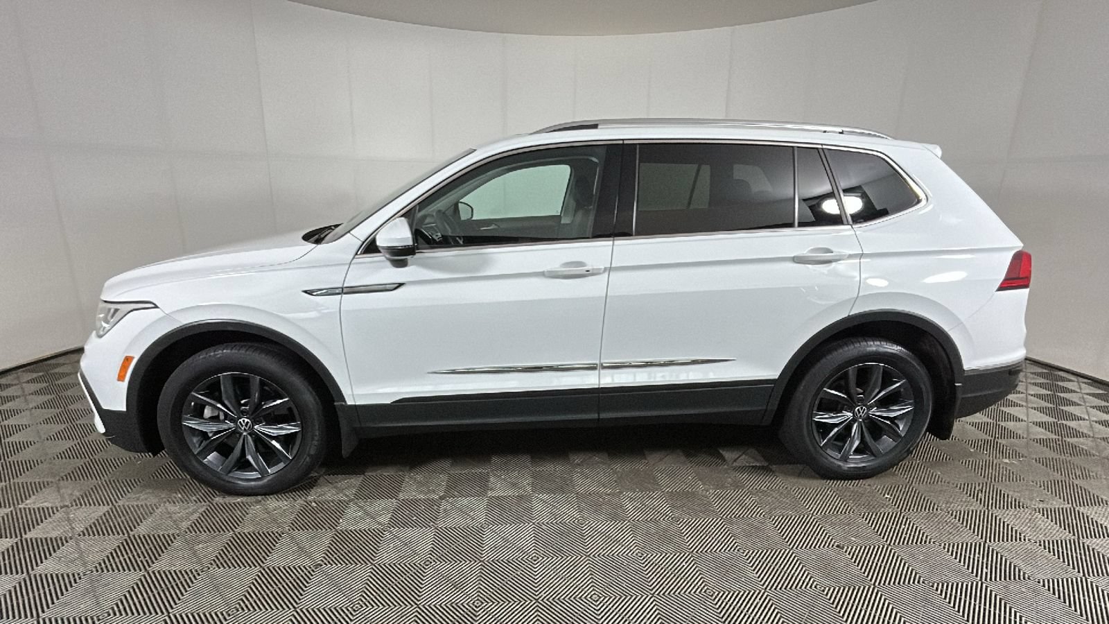 Used 2022 Volkswagen Tiguan SE AWD/4WD image 5