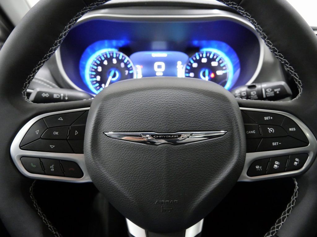 New 2026 Chrysler Pacifica Select image 17